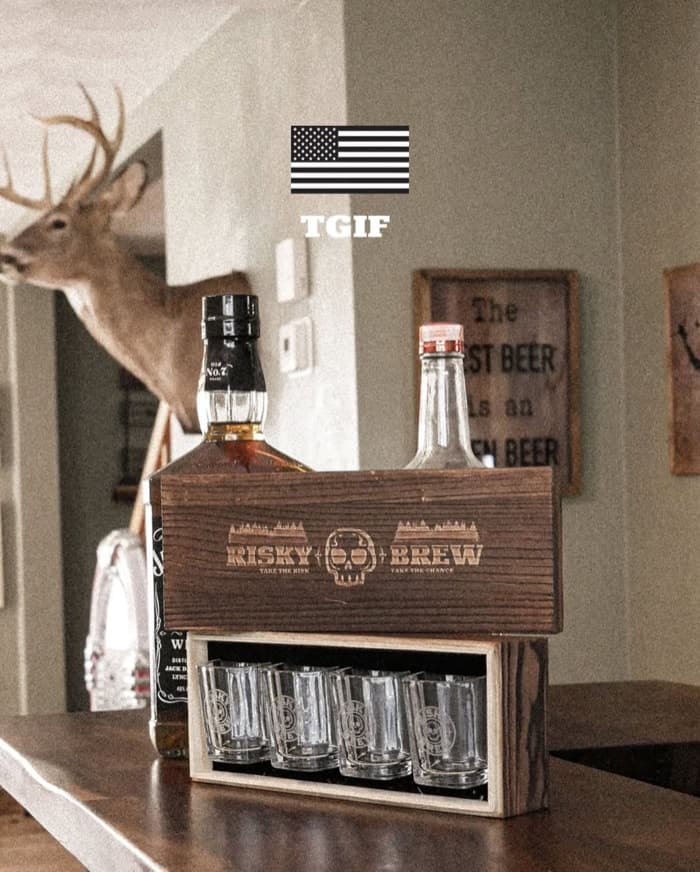 Risky Brew — Branding · Logo · Packaging · Digital by Thiago Gomes (4)